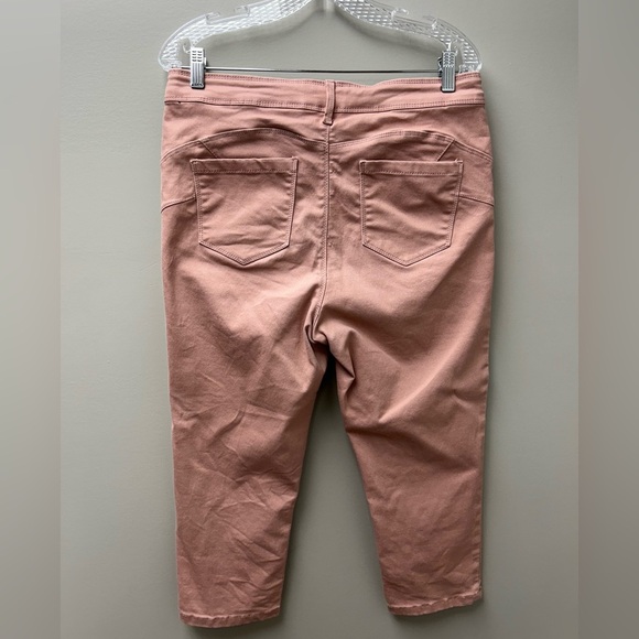 Suko Jeans Pink Cropped Pants - Picture 2 of 3